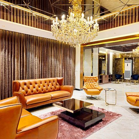 The Pentouz On 100 Feet Road Indiranagar - An Urban Luxury Retreat Appartement Bangalore Buitenkant foto