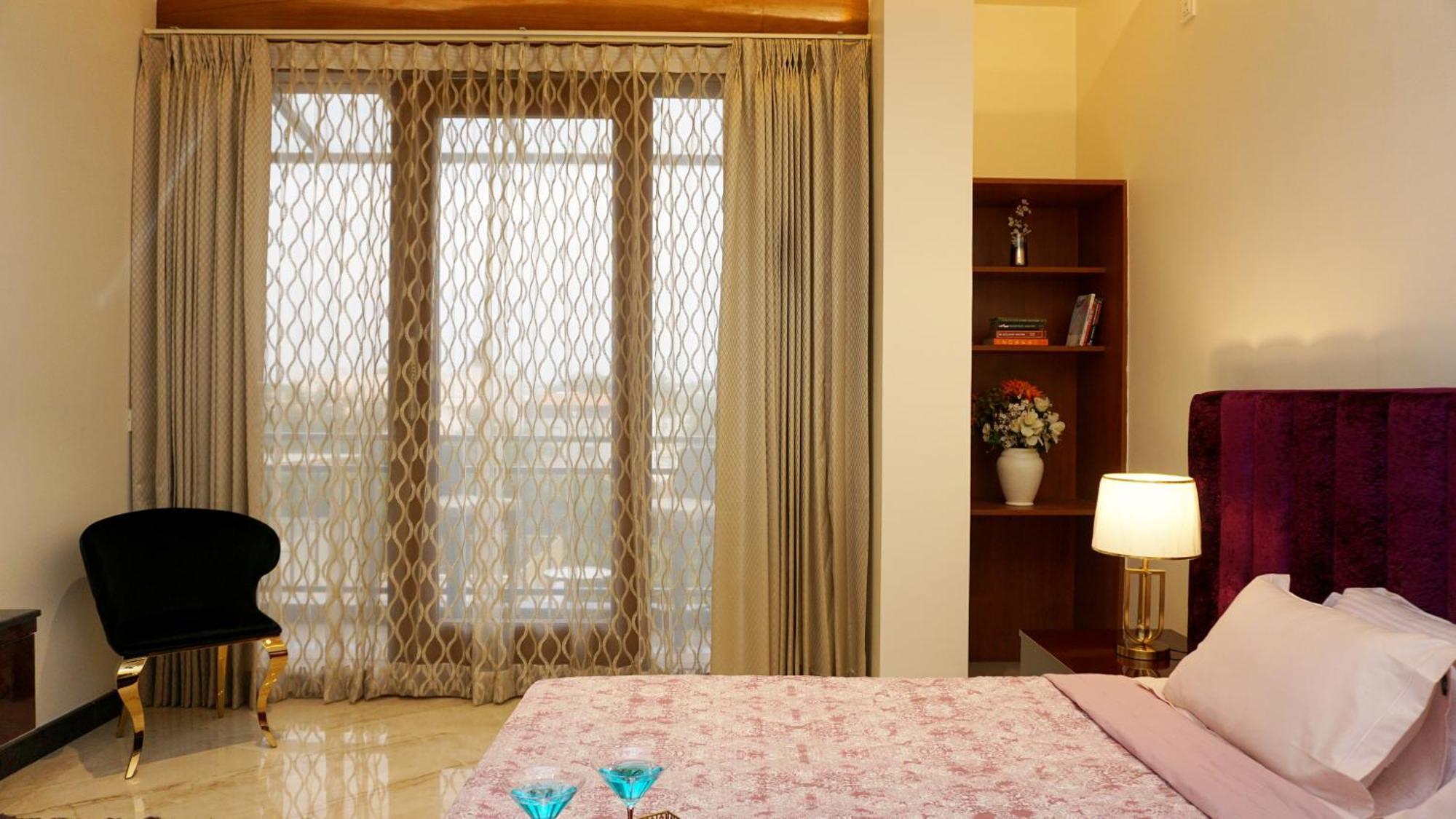 The Pentouz On 100 Feet Road Indiranagar - An Urban Luxury Retreat Appartement Bangalore Buitenkant foto