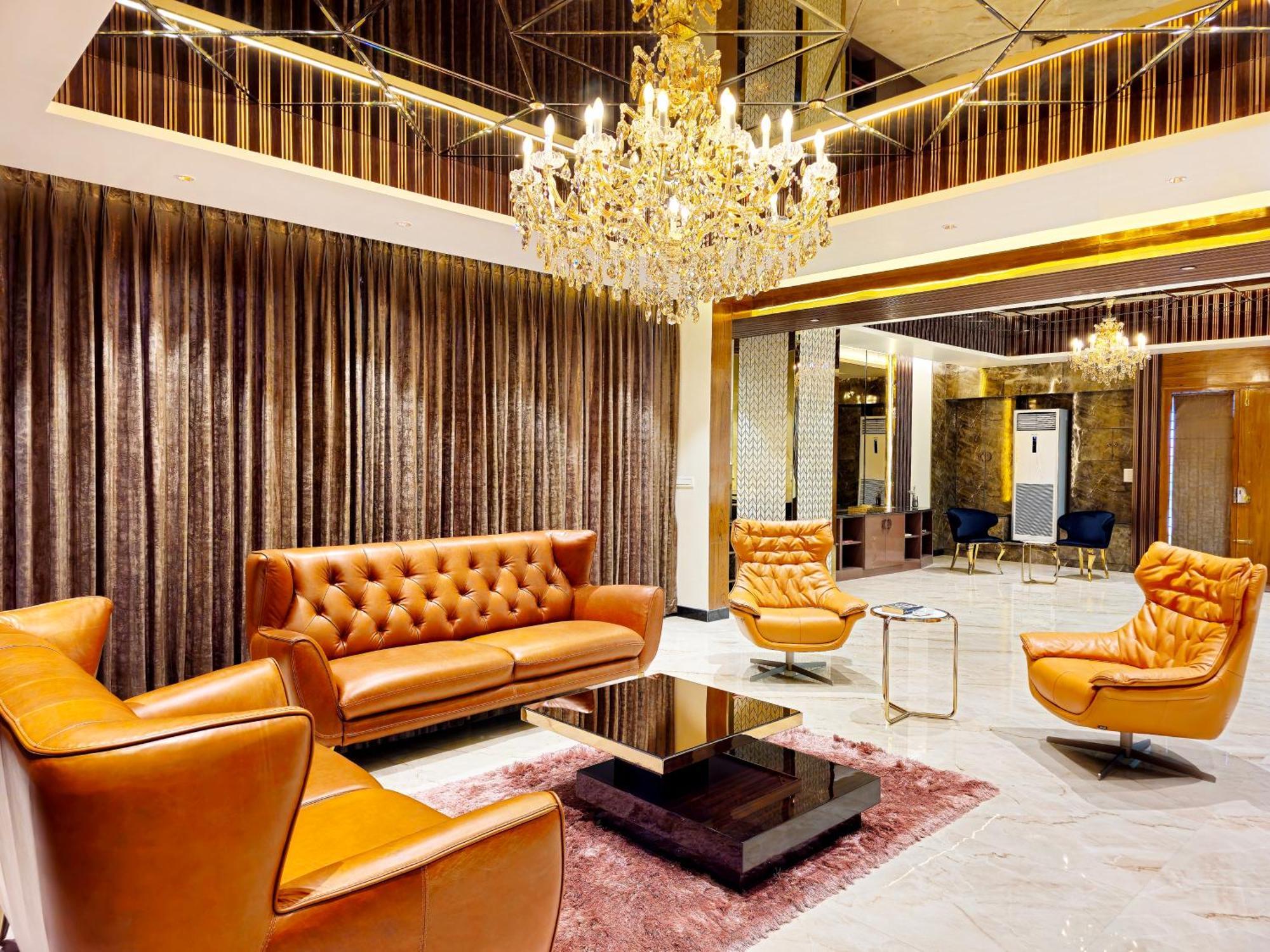 The Pentouz On 100 Feet Road Indiranagar - An Urban Luxury Retreat Appartement Bangalore Buitenkant foto
