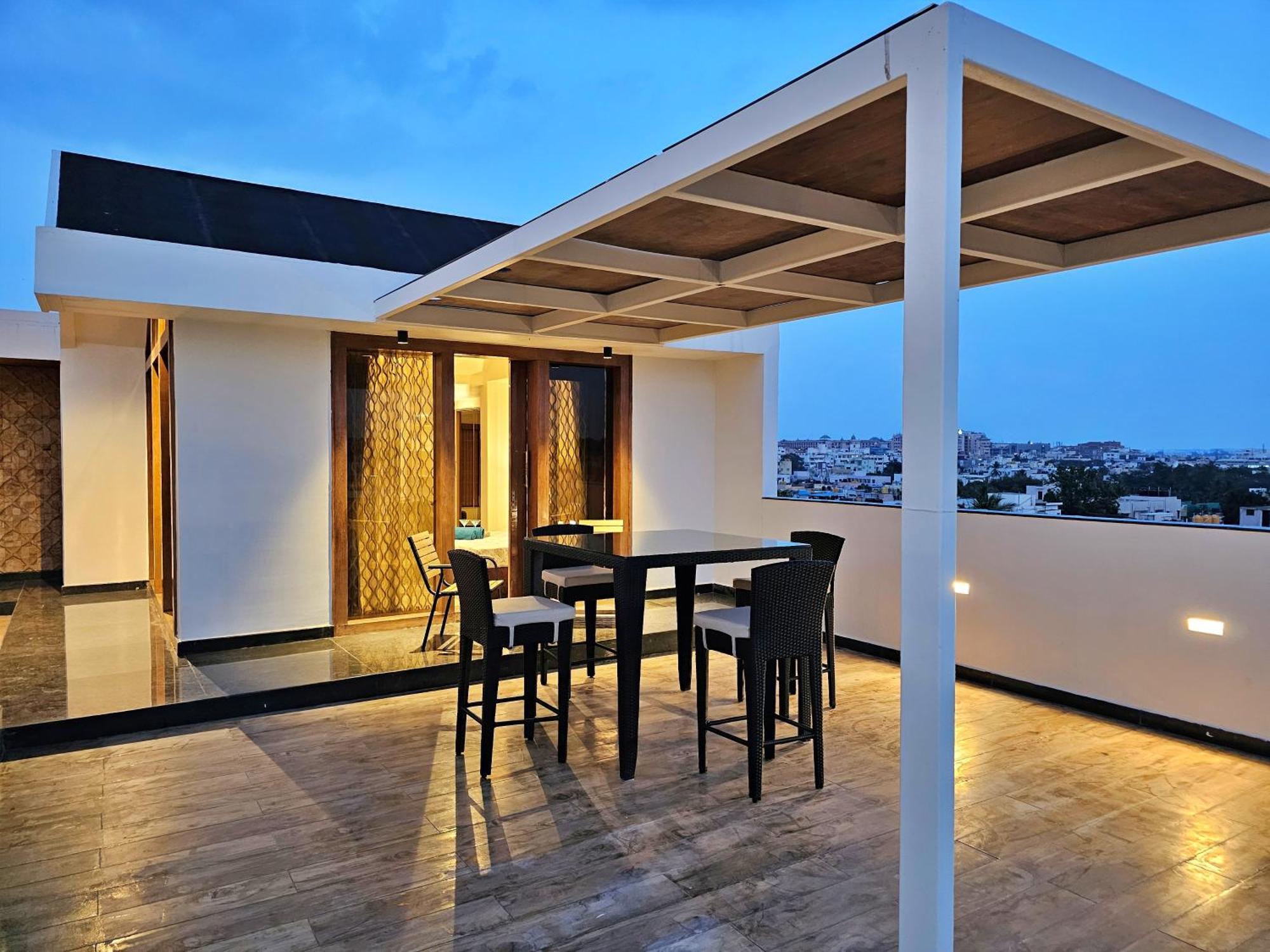 The Pentouz On 100 Feet Road Indiranagar - An Urban Luxury Retreat Appartement Bangalore Buitenkant foto