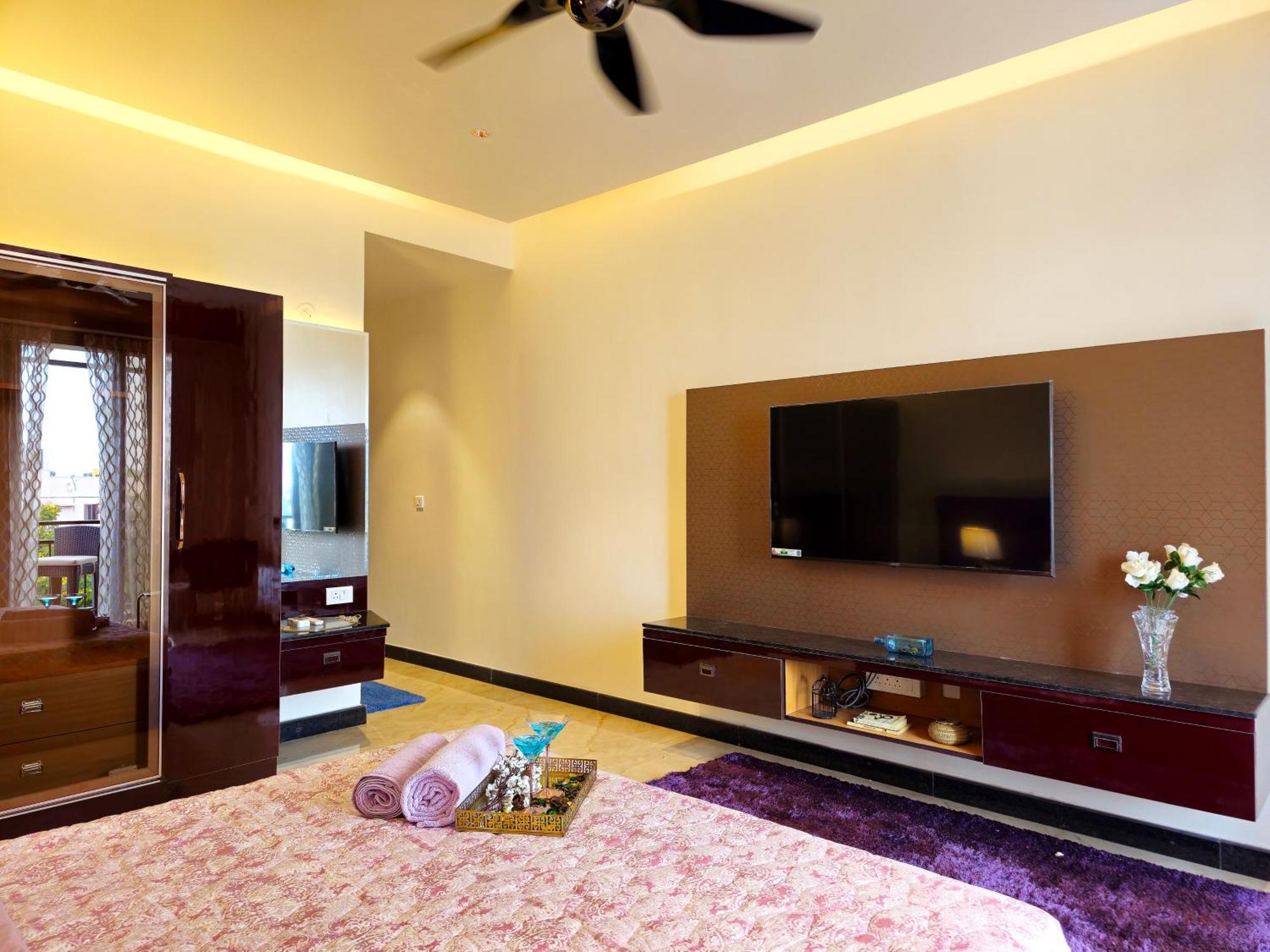 The Pentouz On 100 Feet Road Indiranagar - An Urban Luxury Retreat Appartement Bangalore Buitenkant foto
