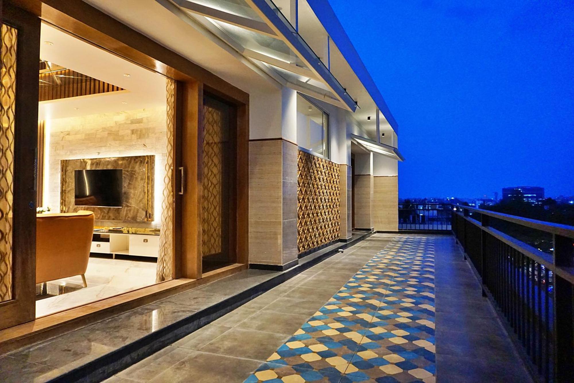 The Pentouz On 100 Feet Road Indiranagar - An Urban Luxury Retreat Appartement Bangalore Buitenkant foto