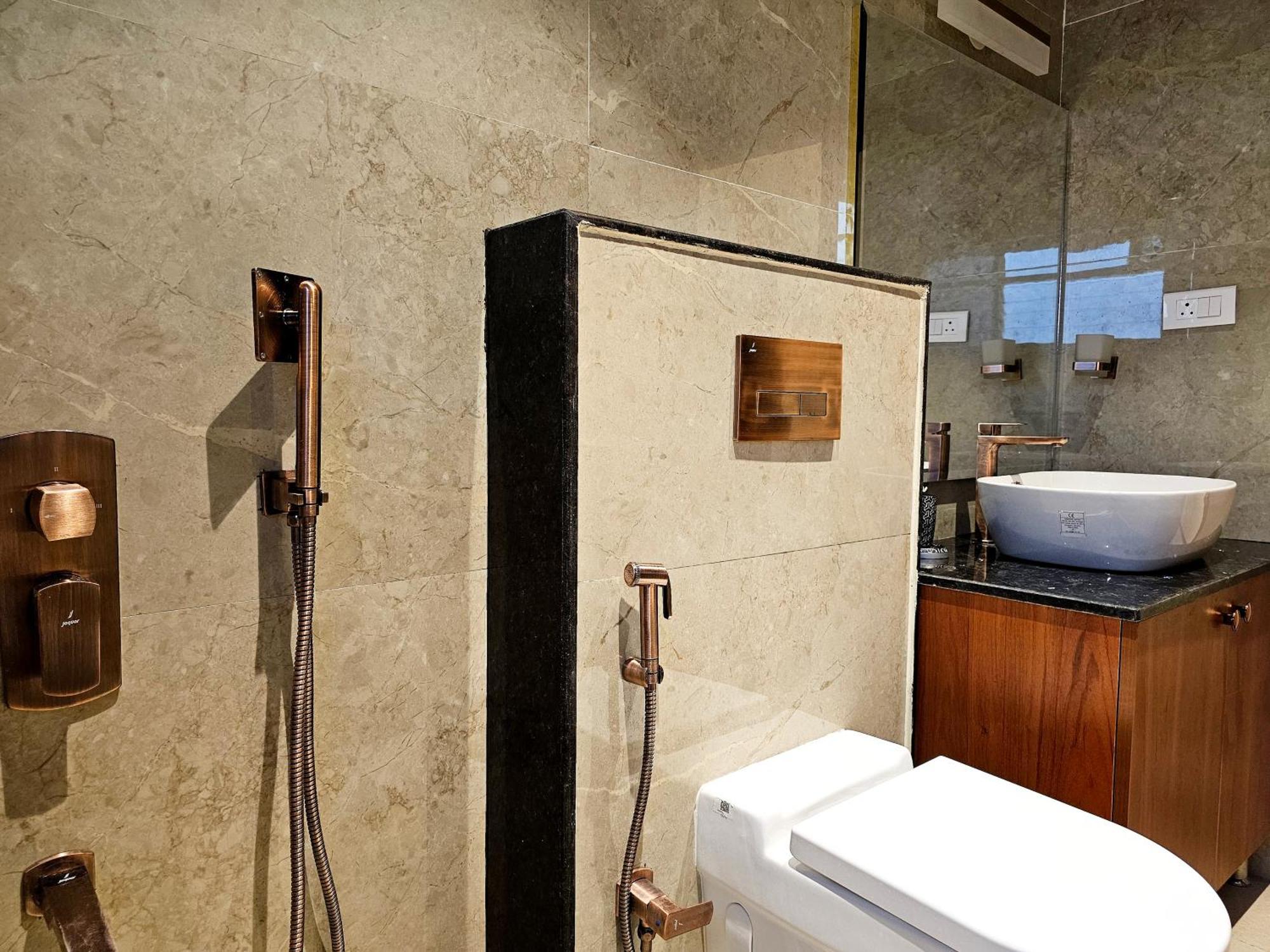 The Pentouz On 100 Feet Road Indiranagar - An Urban Luxury Retreat Appartement Bangalore Buitenkant foto