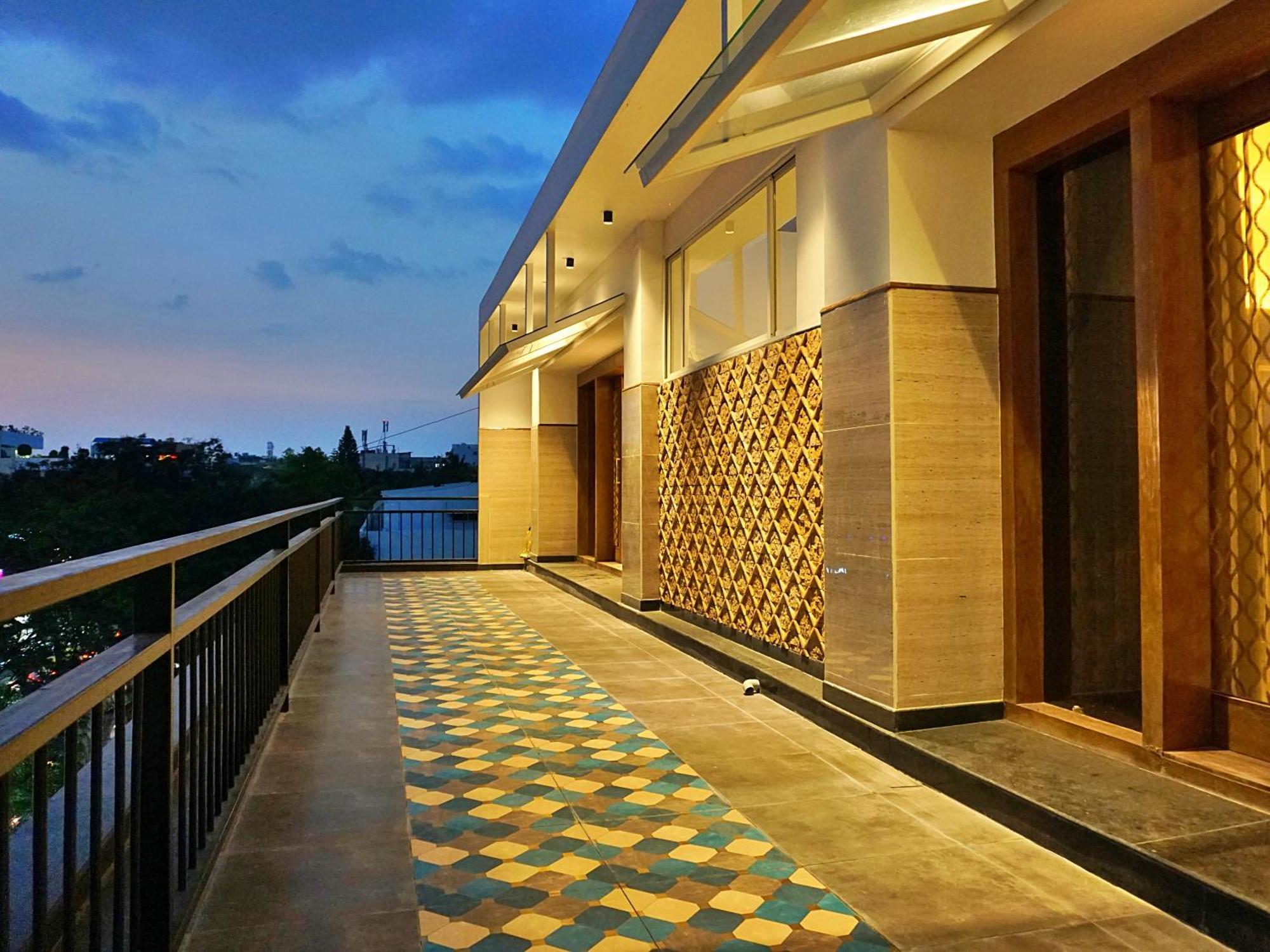 The Pentouz On 100 Feet Road Indiranagar - An Urban Luxury Retreat Appartement Bangalore Buitenkant foto