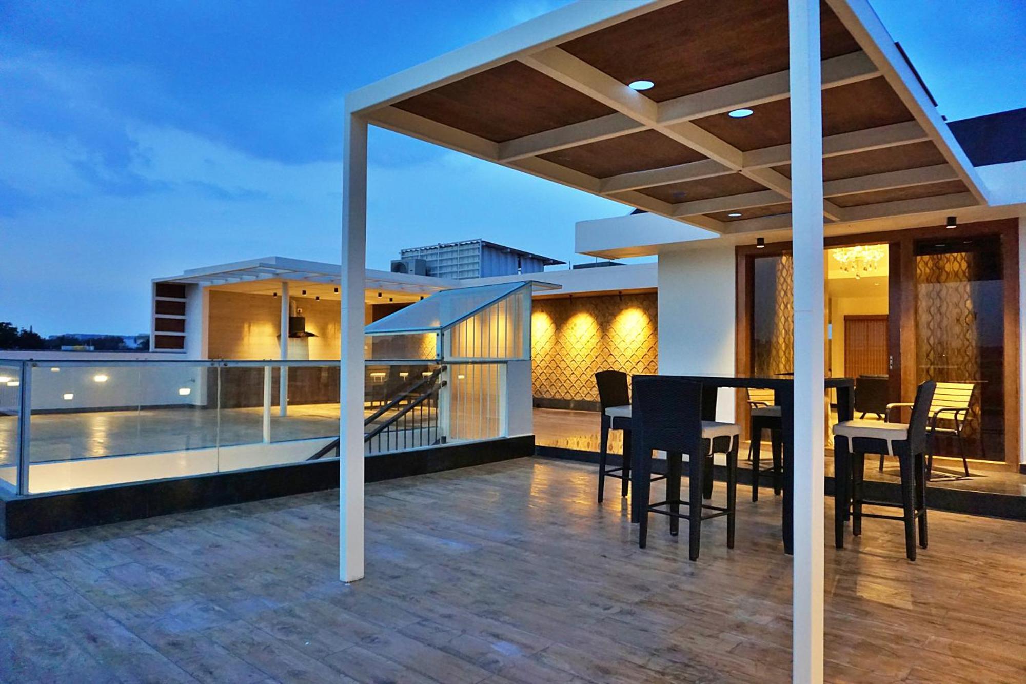The Pentouz On 100 Feet Road Indiranagar - An Urban Luxury Retreat Appartement Bangalore Buitenkant foto