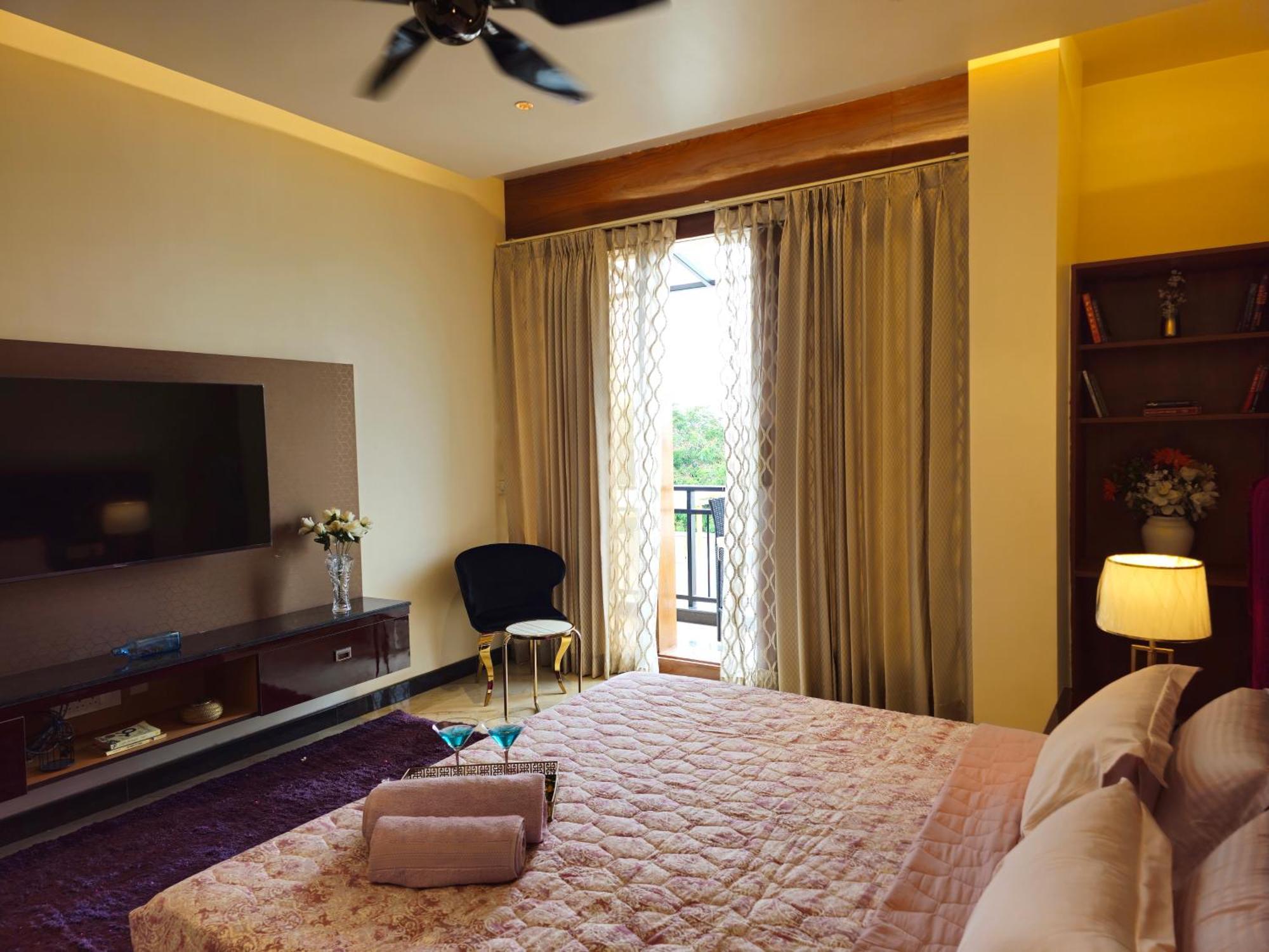 The Pentouz On 100 Feet Road Indiranagar - An Urban Luxury Retreat Appartement Bangalore Buitenkant foto